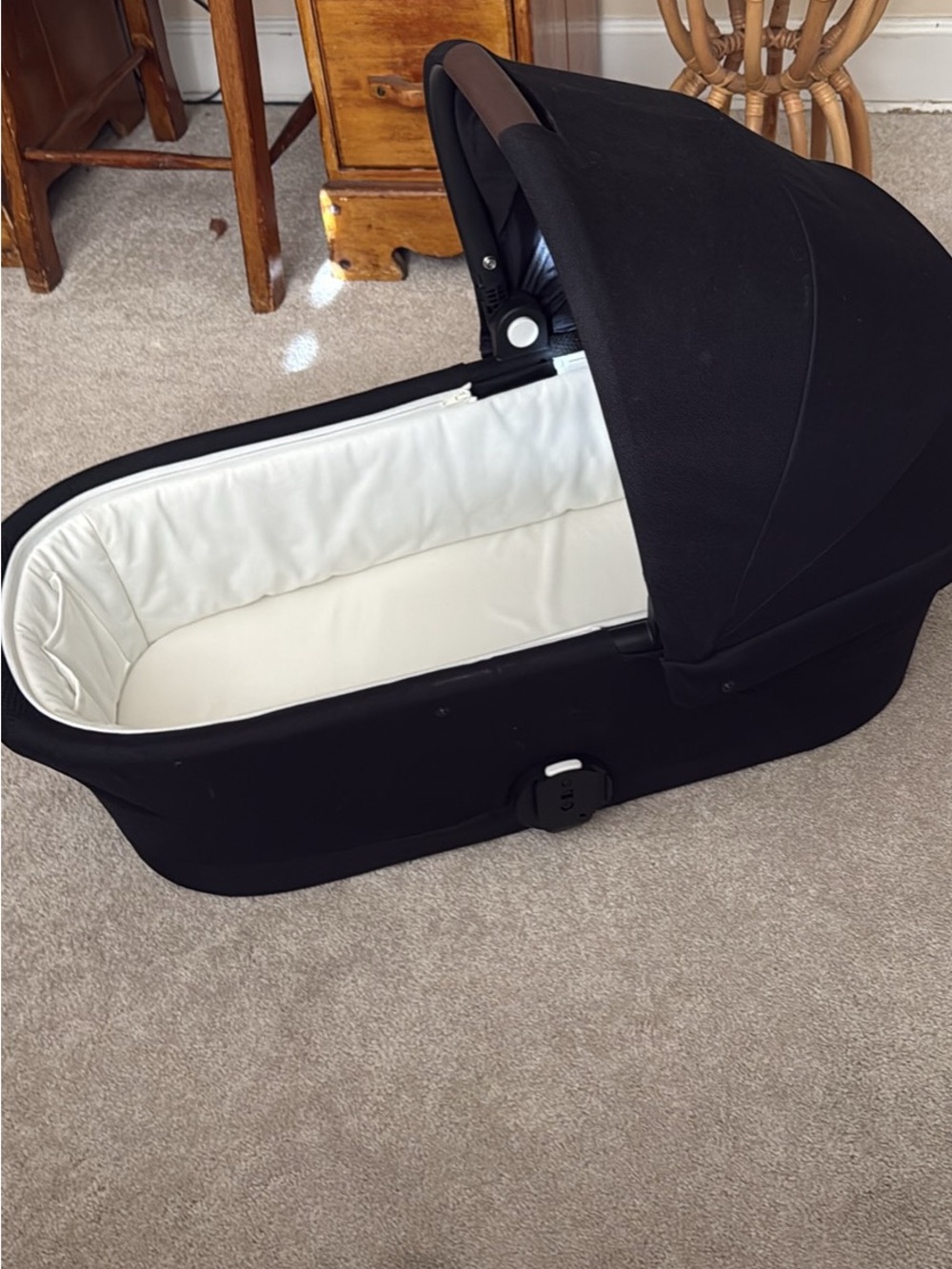 Infant Carry Bassinet - Black with Cream Interior